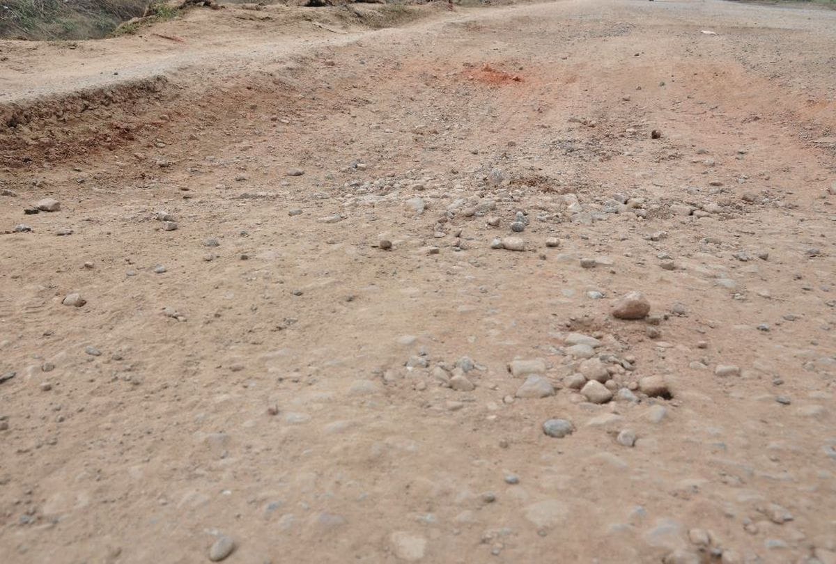 One and a half million people forced to walk in pits People Demands agra