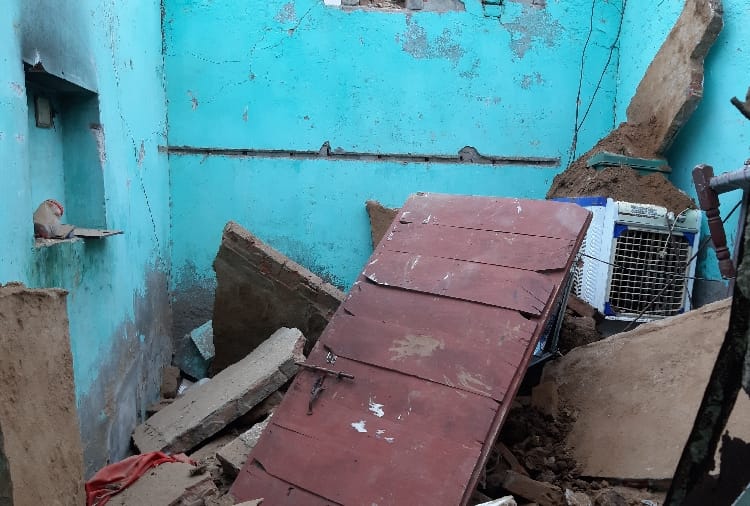Two children died due to roof of a house fell in moonak of Sangrur