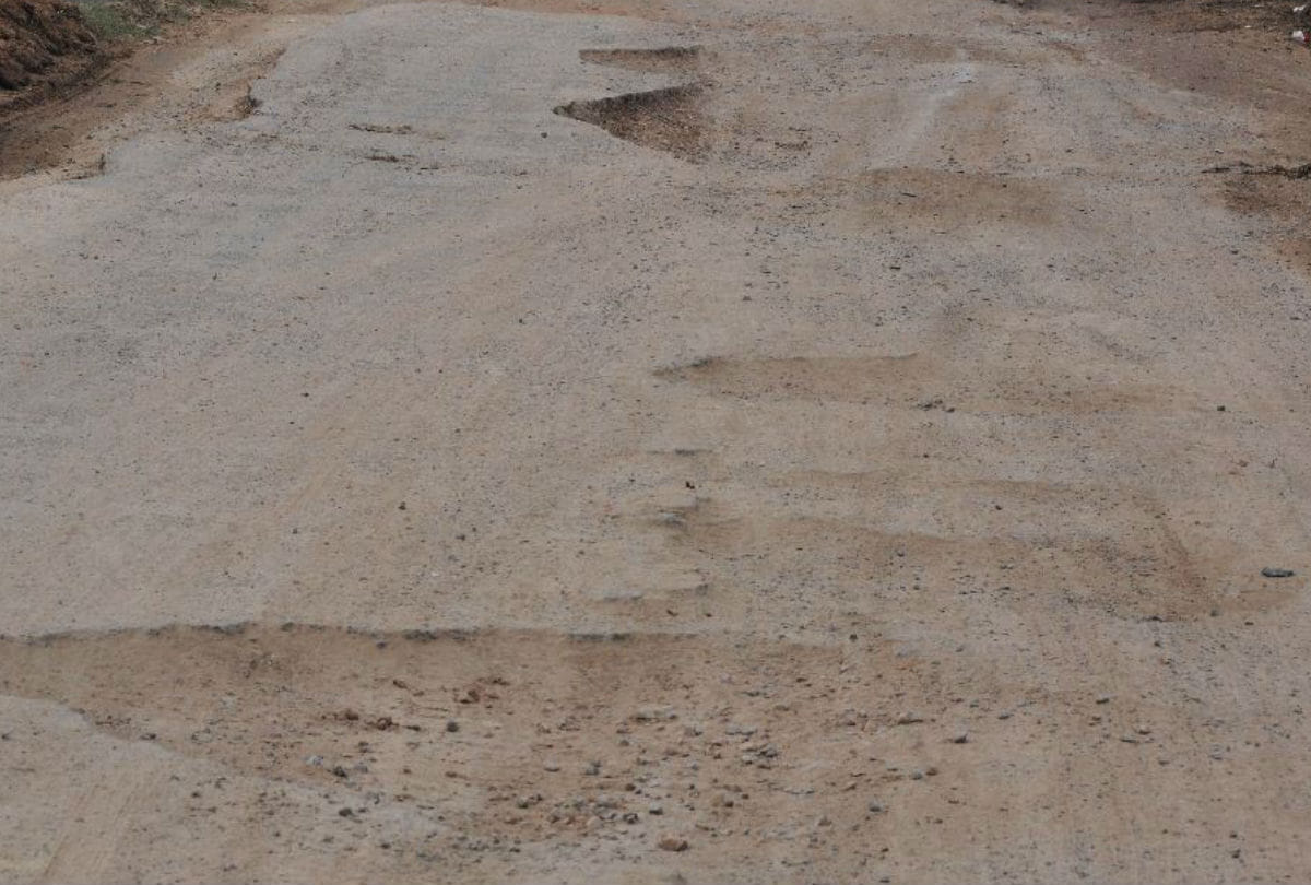 One and a half million people forced to walk in pits People Demands agra