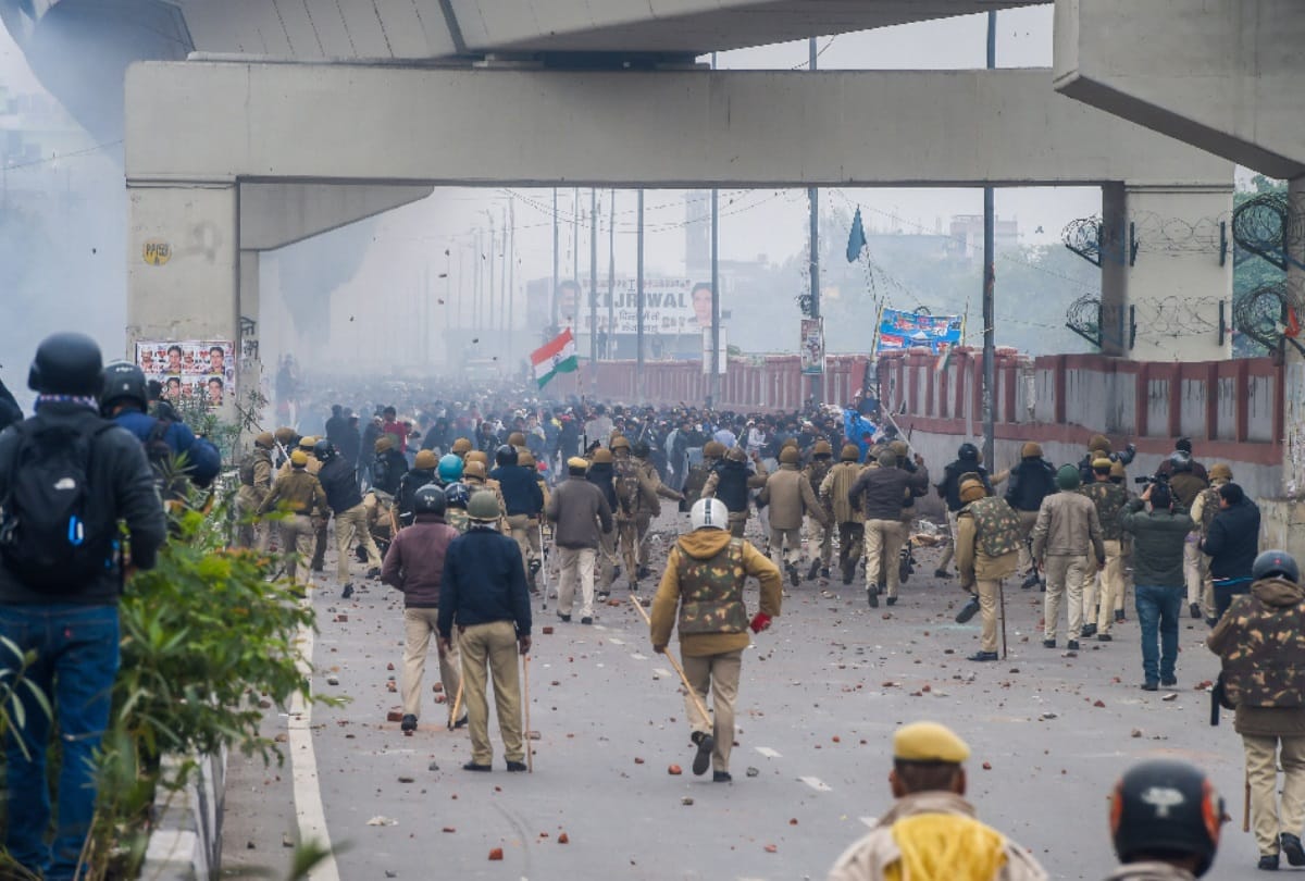 Seelampur violent protest against citizenship amendment act 2019 after delhi jamia see photos