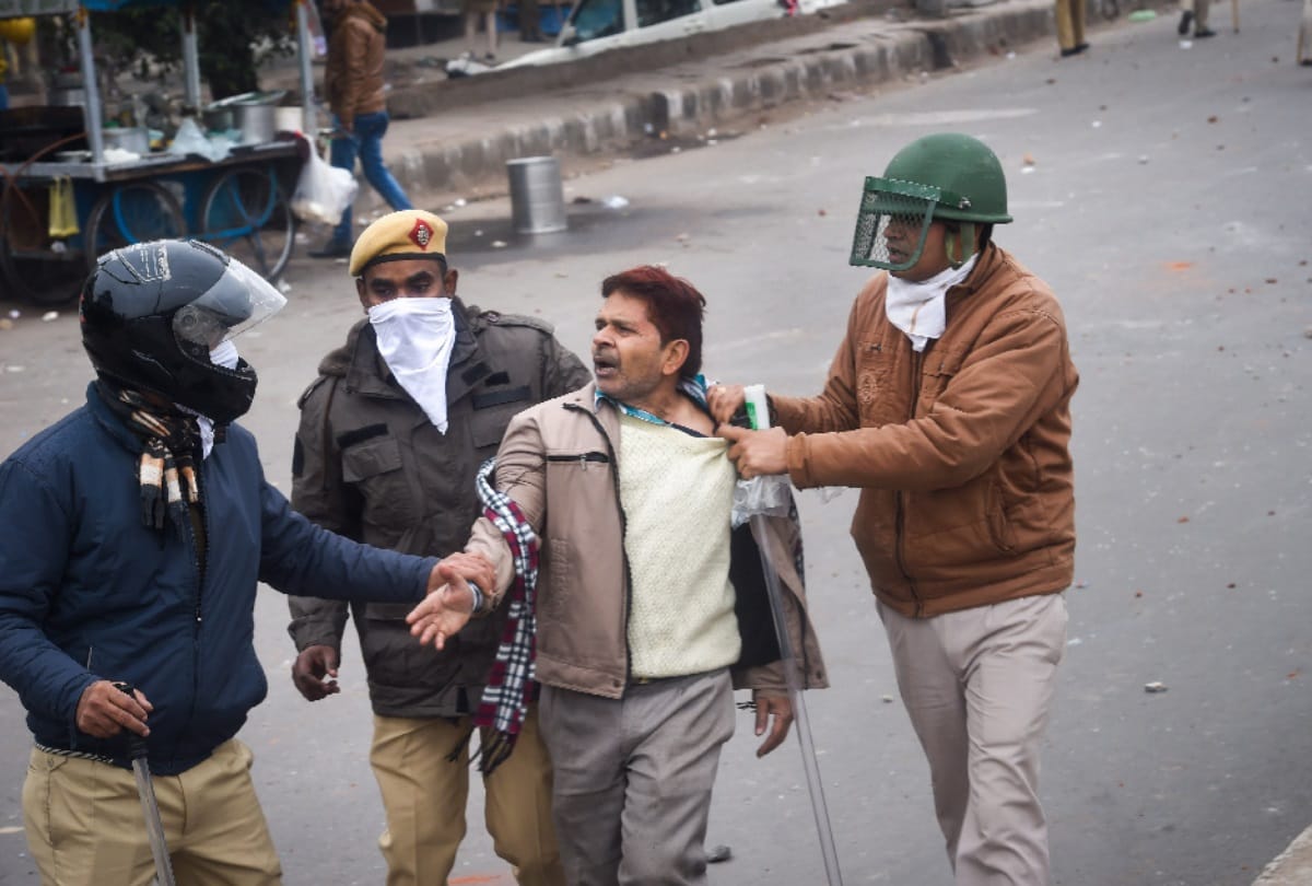 Seelampur violent protest against citizenship amendment act 2019 after delhi jamia see photos