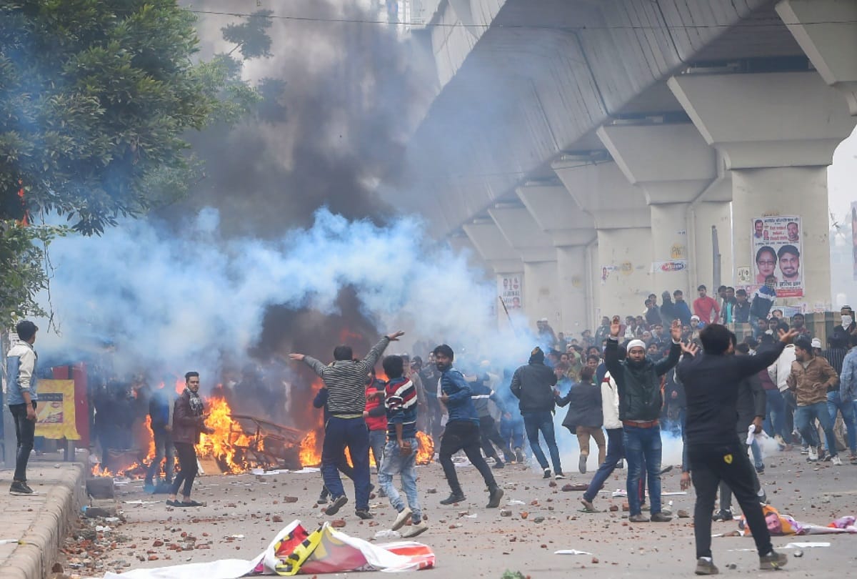 Jamia Seelampur violence live updates CAA 2019: delhi noida roads close shahi imam appeal control