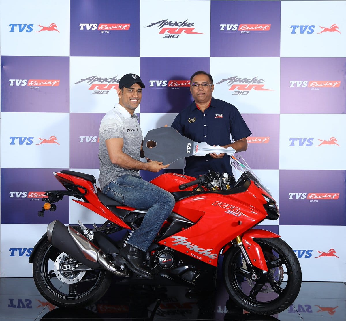 Upcoming TVS Apache RR 310 with BS6 engine pics leaked, know price and specifications