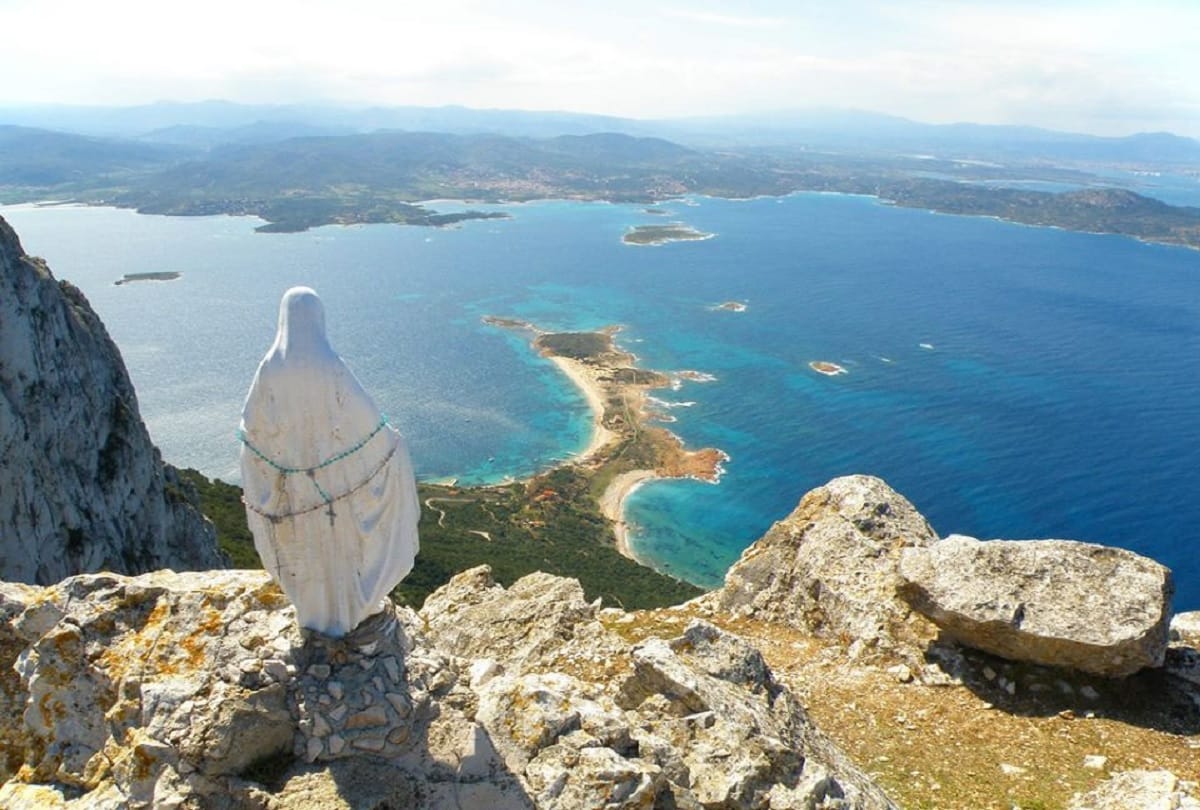 Worlds smallest kingdom Tavolara kingdom Where king runs boat and restaurant