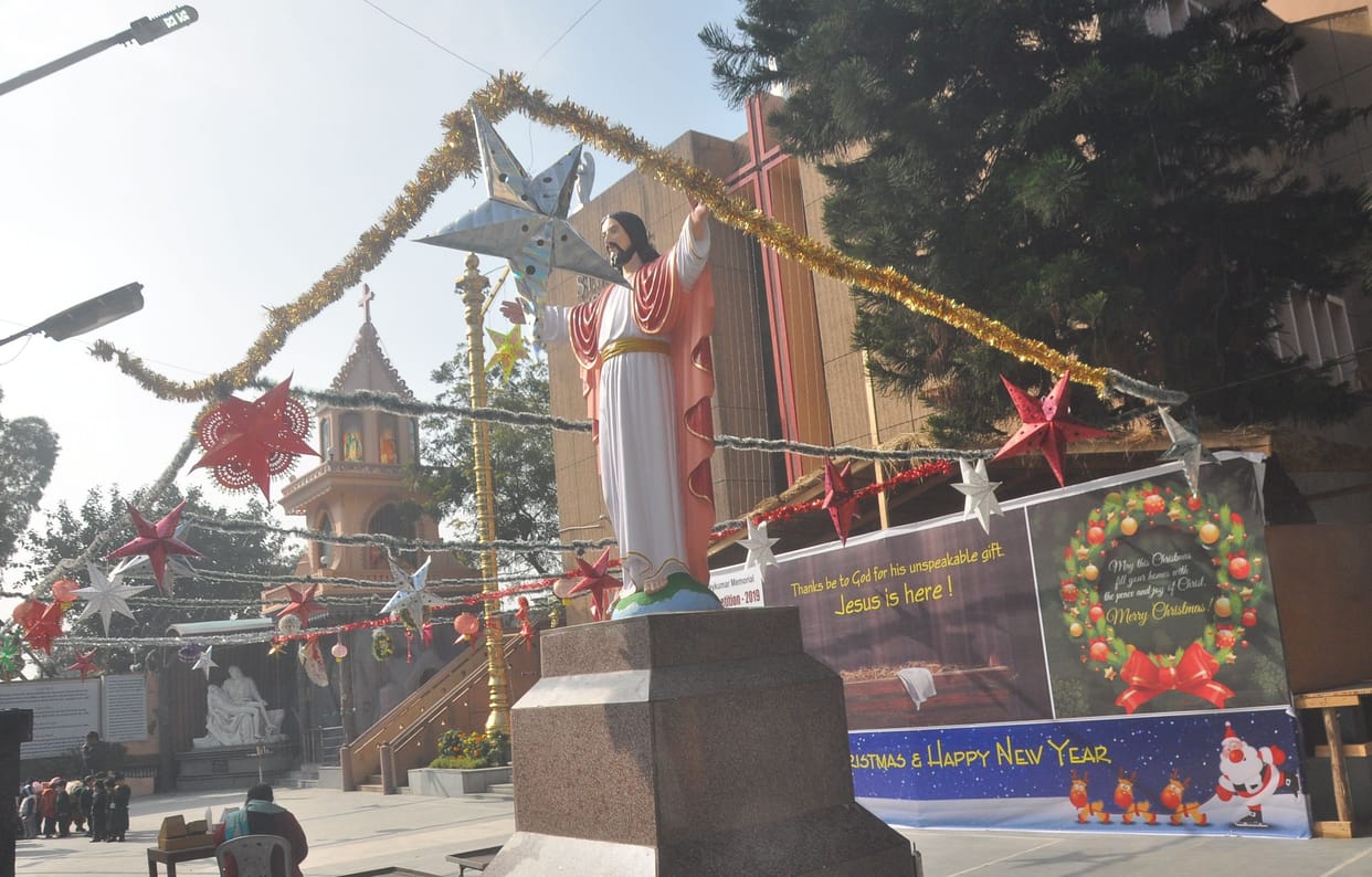 church decorated for christmas