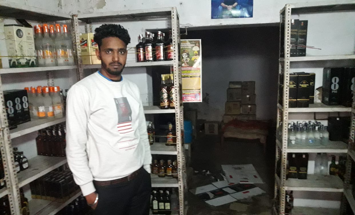 three lekh rupees  price wine stolen in the wine shop