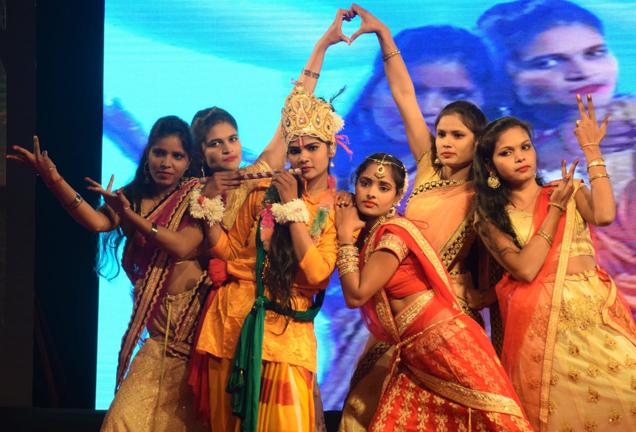 Vibhav Best Actor and Saman Best Actress