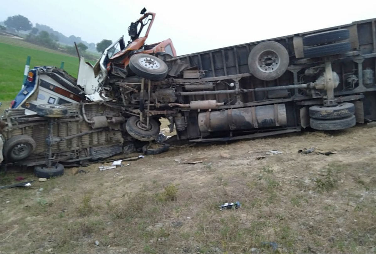 Accident on Agra Lucknow Expressway Three Injured Near Firozabad