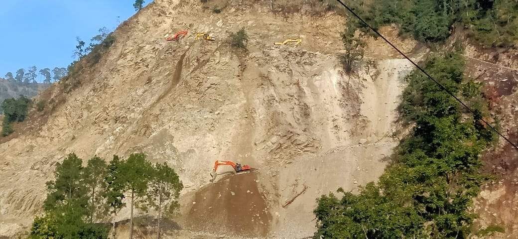 The perennial road became a cause of trouble in Swanla