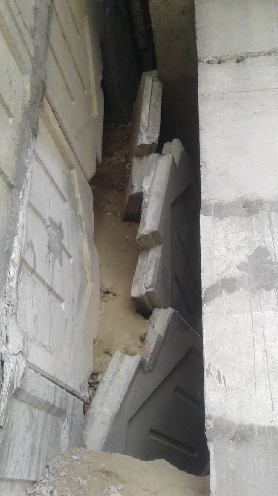 panel break of overbridge, traffic distureb