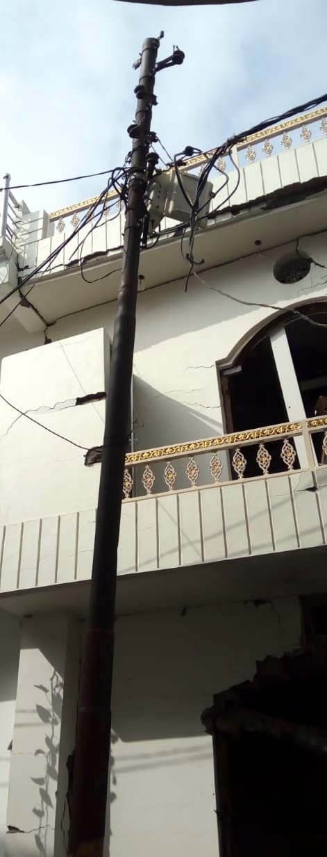 jhuke pol va kshatigrast makaan ke malabe se khauphajada
