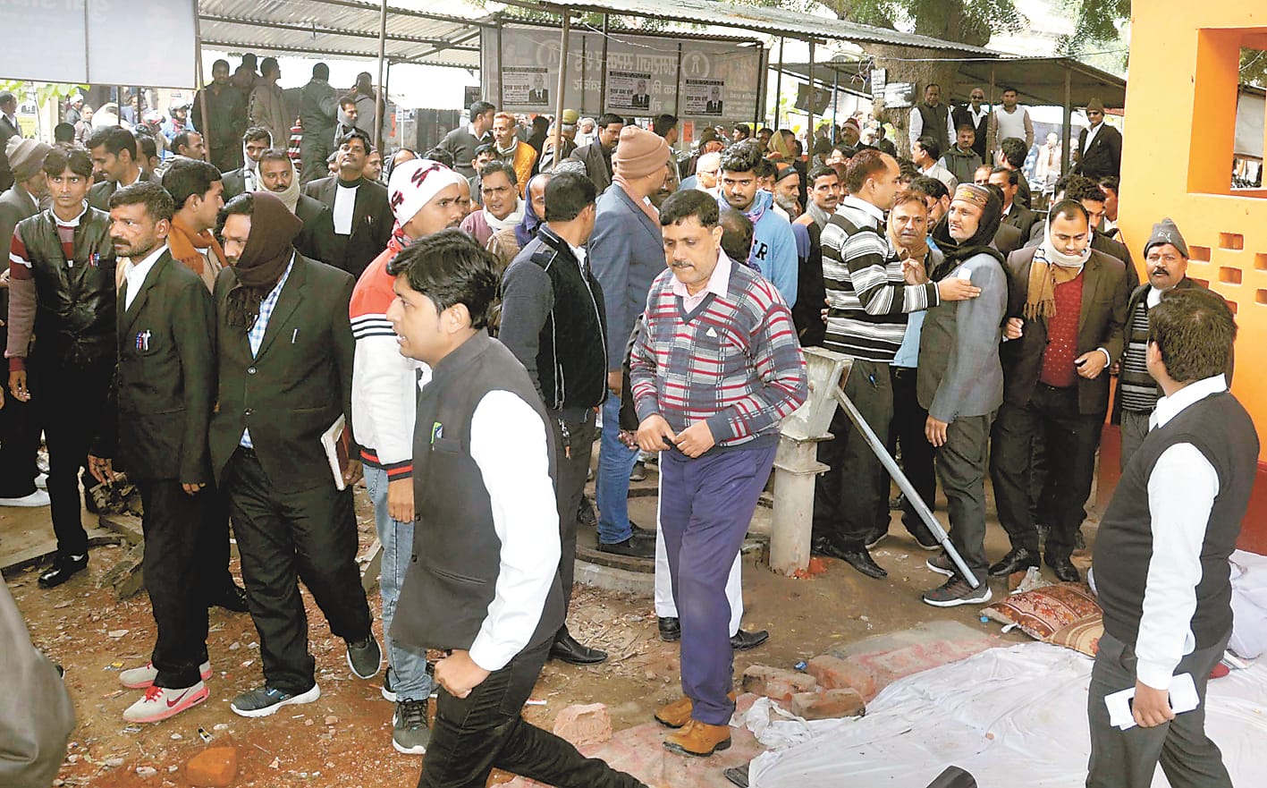 CAA protest in Pratapgarh court clash between protestors and advocates