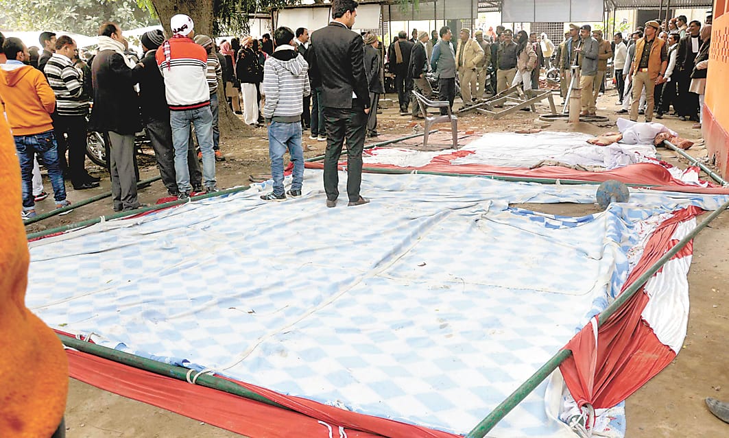 CAA protest in Pratapgarh court clash between protestors and advocates