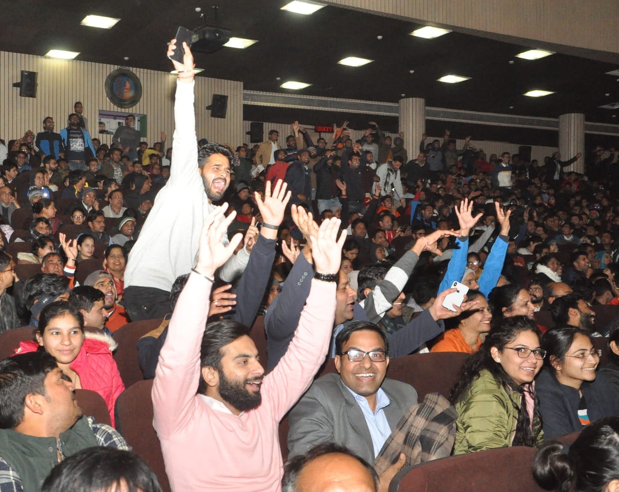 kisi ke dil ki mayusi jaha se ho ke gujri hai...