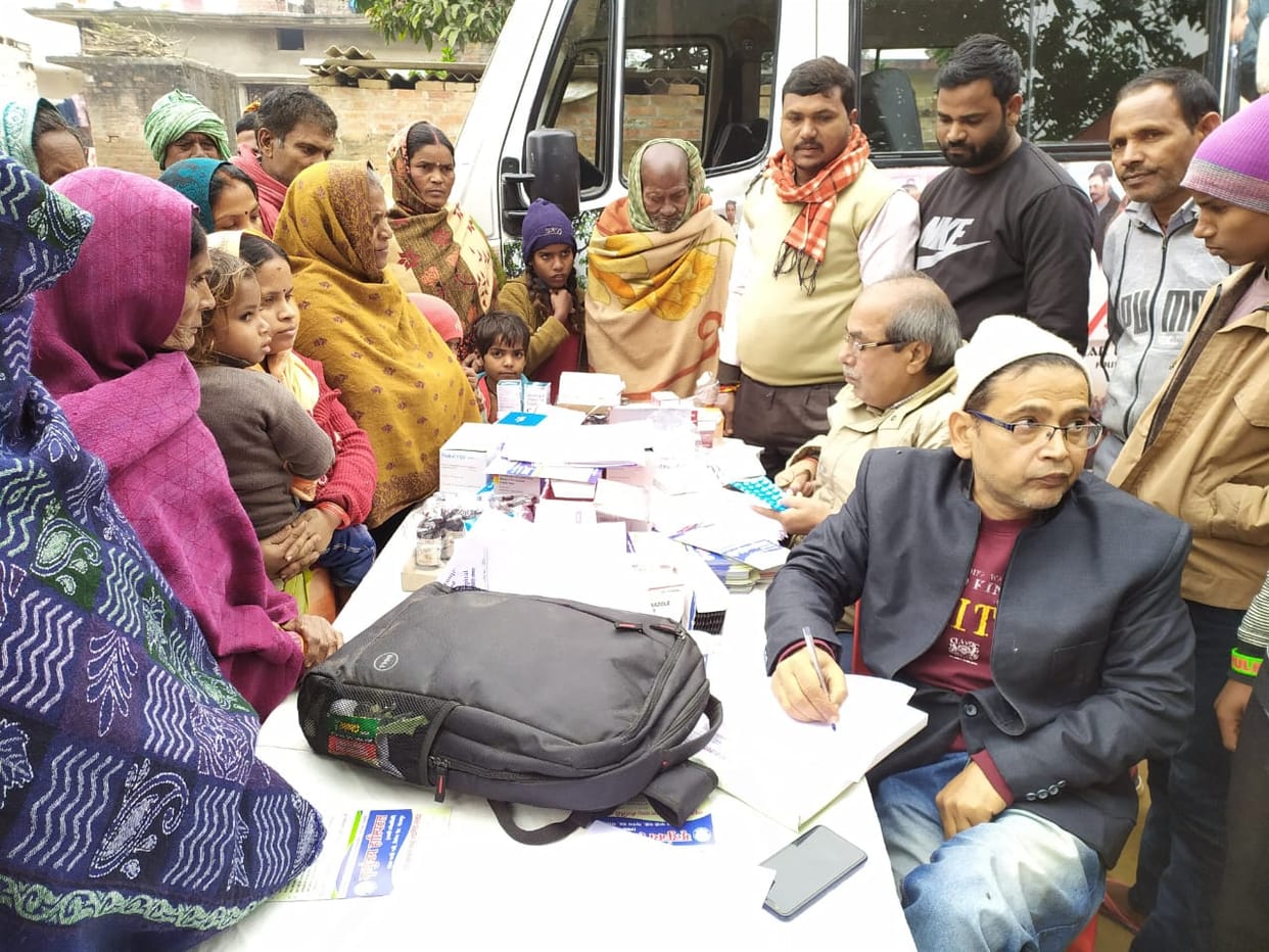 amar ujala foundation orgnised health camp in jharna tola ward
