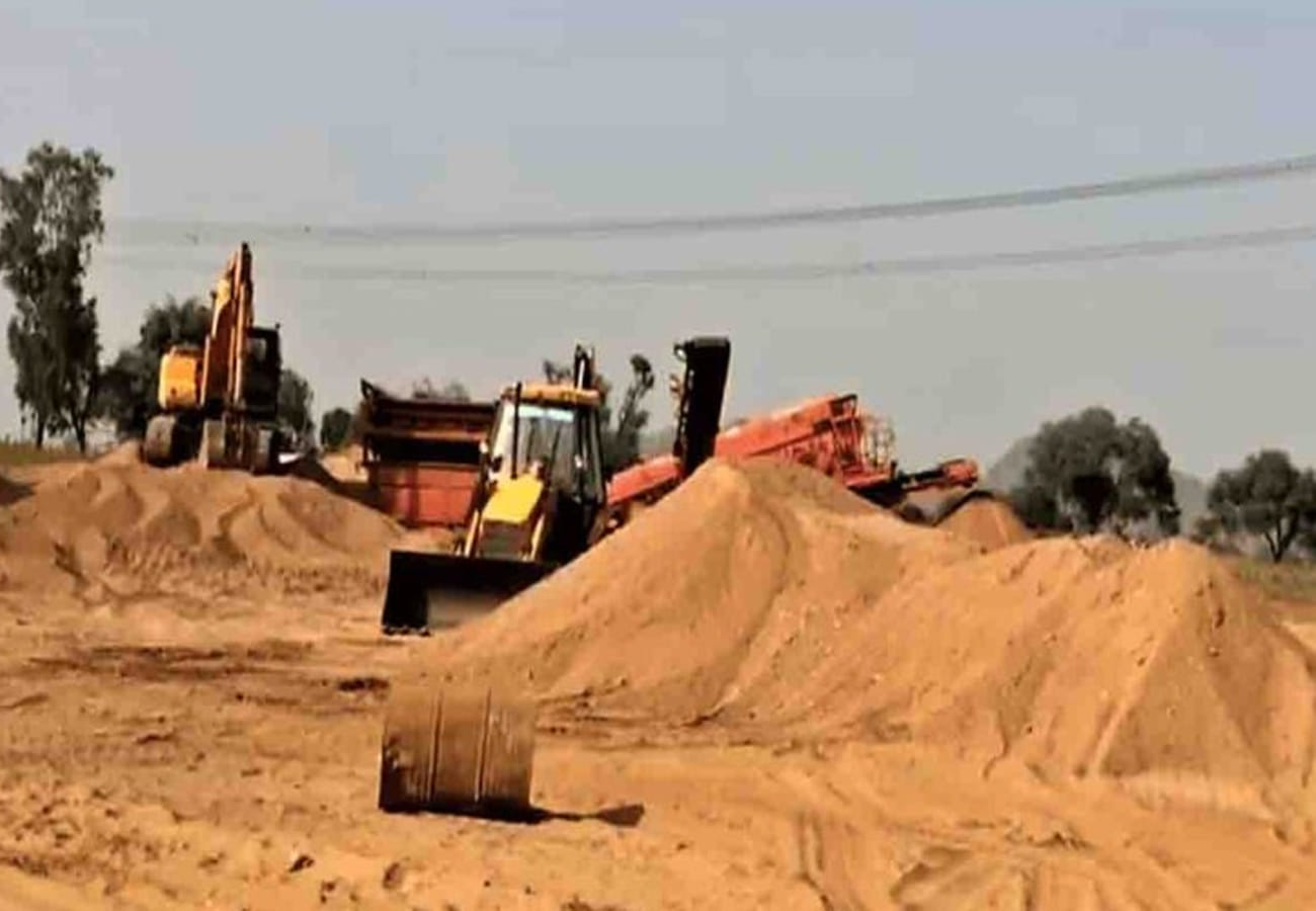 Action taken by police administration to stop mining in Kanpur proved to be unsuccessful