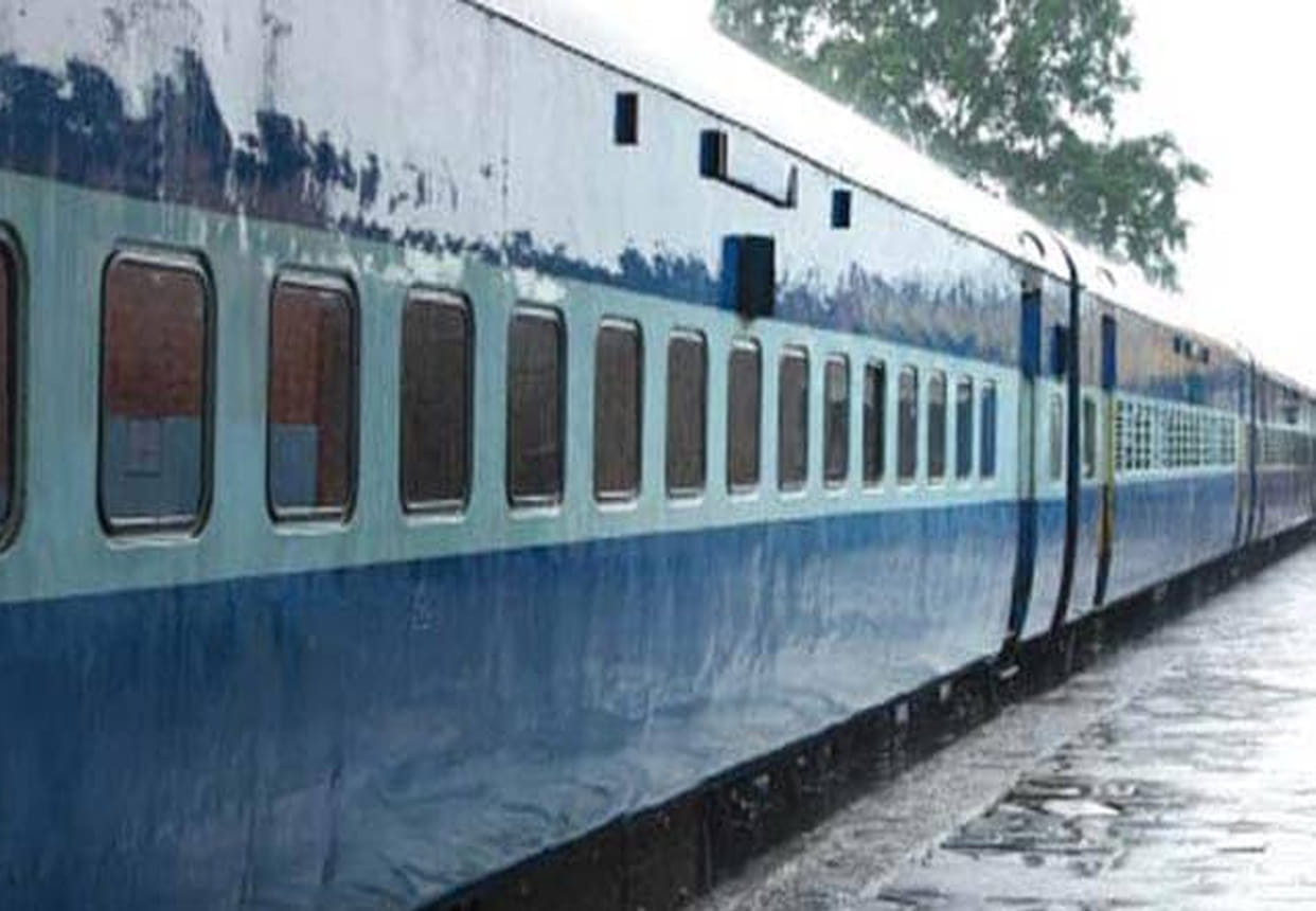 criminal jumped from running train and run away from police custody