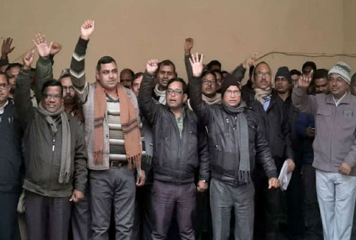 Seven Lekhpal suspended including  District president of Union in Kasganj