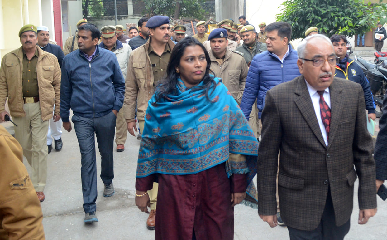 Reviewed security system in the court