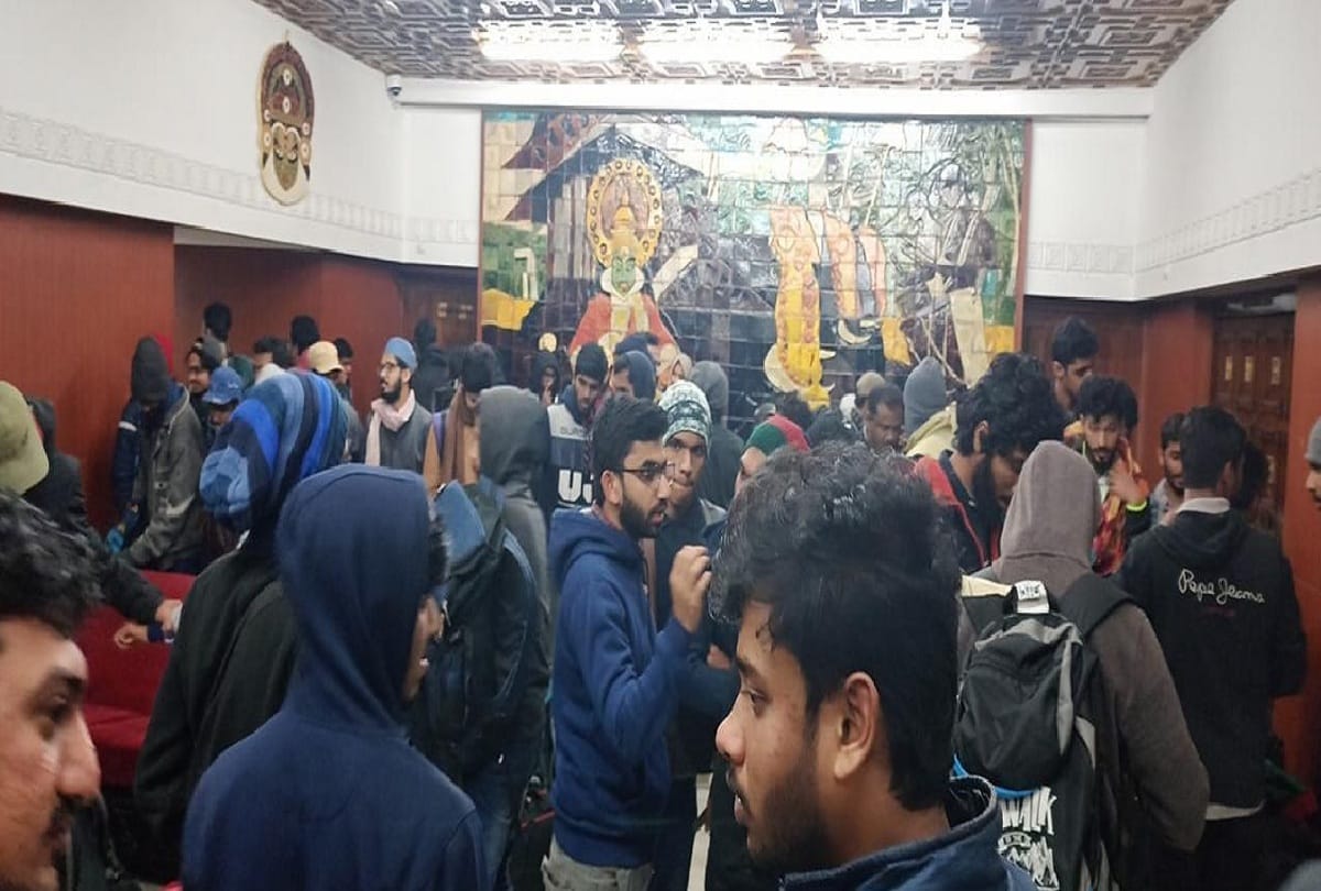 Hindu friends bring injured Muslim students to their homes after jamia violence