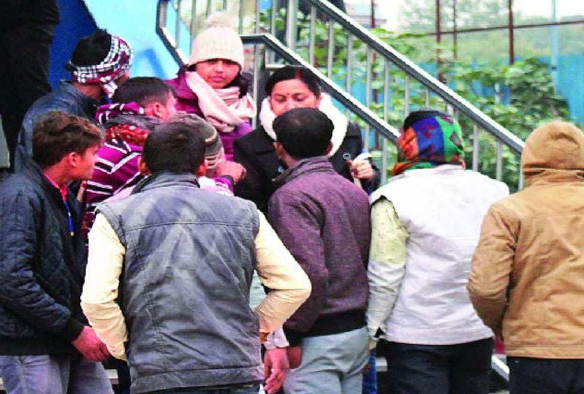 Women passengers unsafe as Auto Rickshaws outside metro stations performs miscreant activities