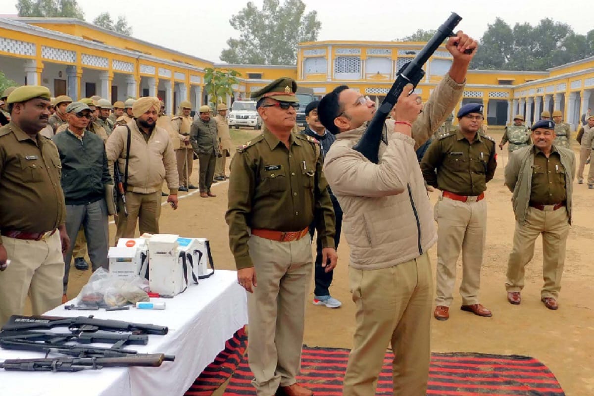 DM and SP have made policemen practice of mock drill in Shamli
