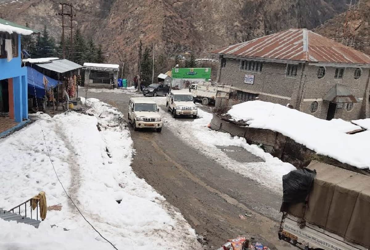 Himachal in the grip of cold wave, river drain frozen , rain and snowfall prediction again