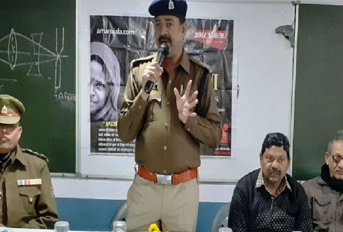 Aprajita Sp Gave Tips To Girls Self Defence in Shikohabad