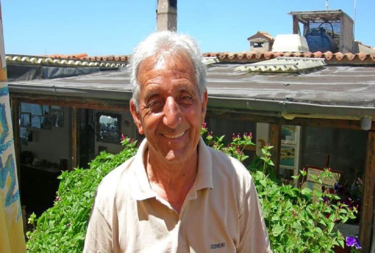 smallest kingdom of world where king runs restaurant and boat