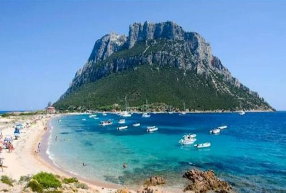 smallest kingdom of world where king runs restaurant and boat