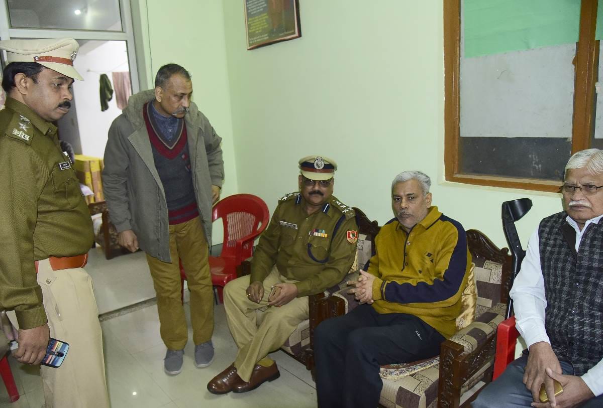 mayor and cabinet minister paid tribute to CRPF DIG shailendra vikram singh