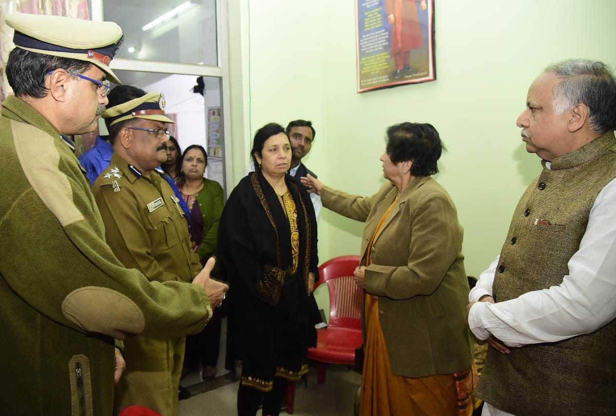 mayor and cabinet minister paid tribute to CRPF DIG shailendra vikram singh