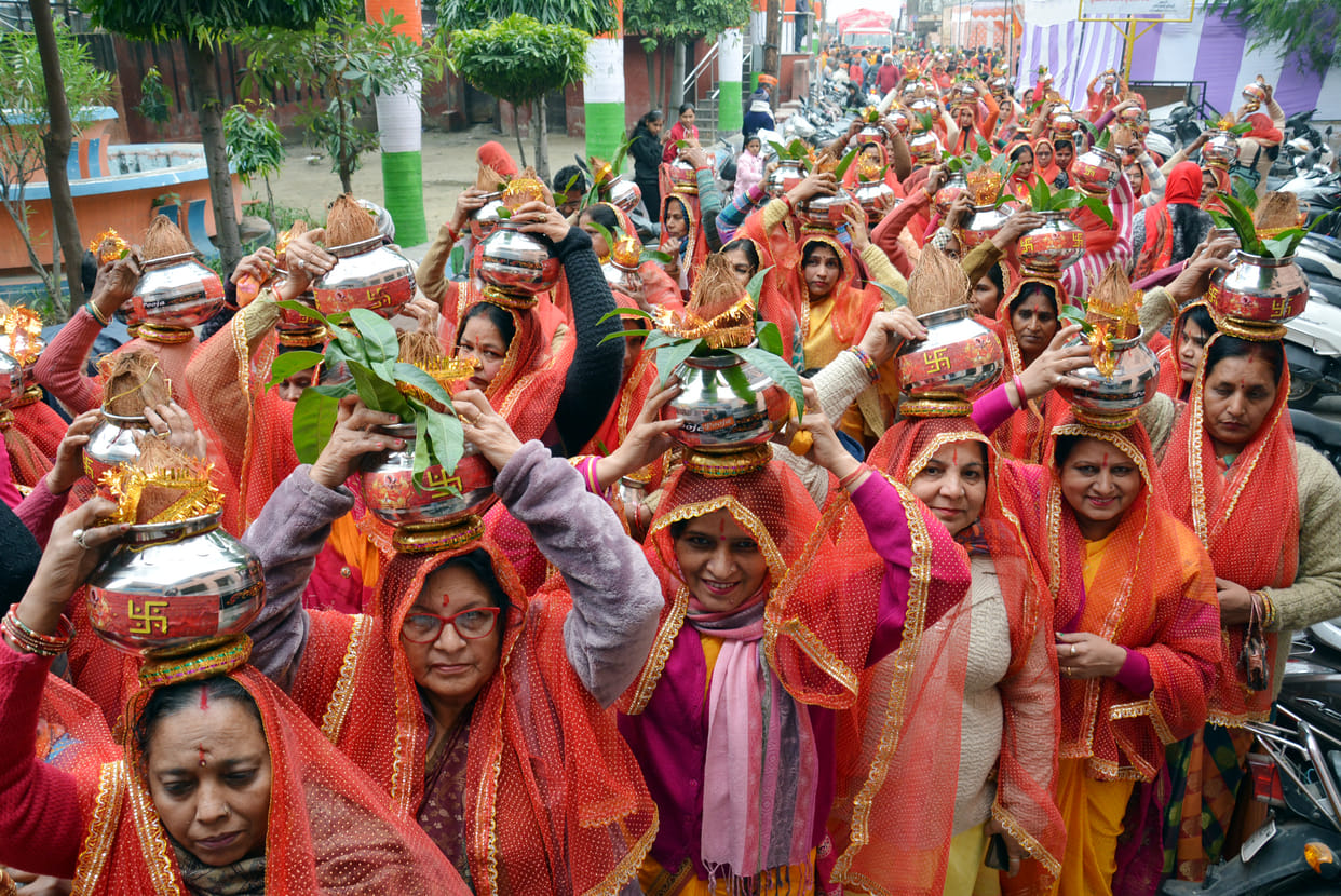 On the Kalash Yatra, the flow of rain caused by the rain of flowers