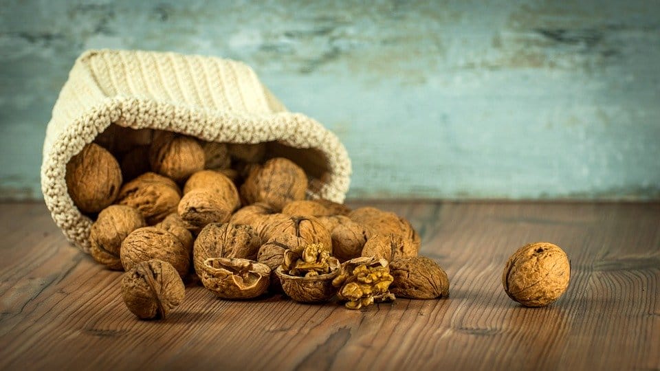 walnuts health benefits how to buy walnut in market walnuts nutrition facts