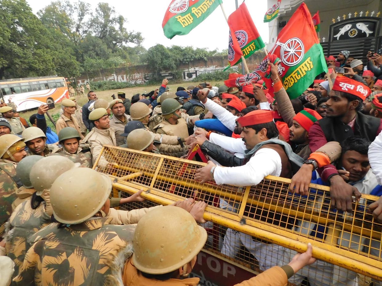 protest of Samajwadi party workers