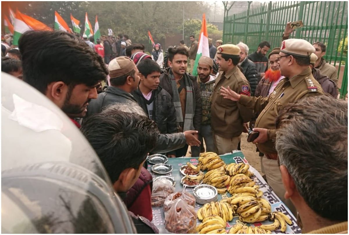 Police personnel offered refreshments Rajiv Gandhi Stadium in Bawana to CAA protesters