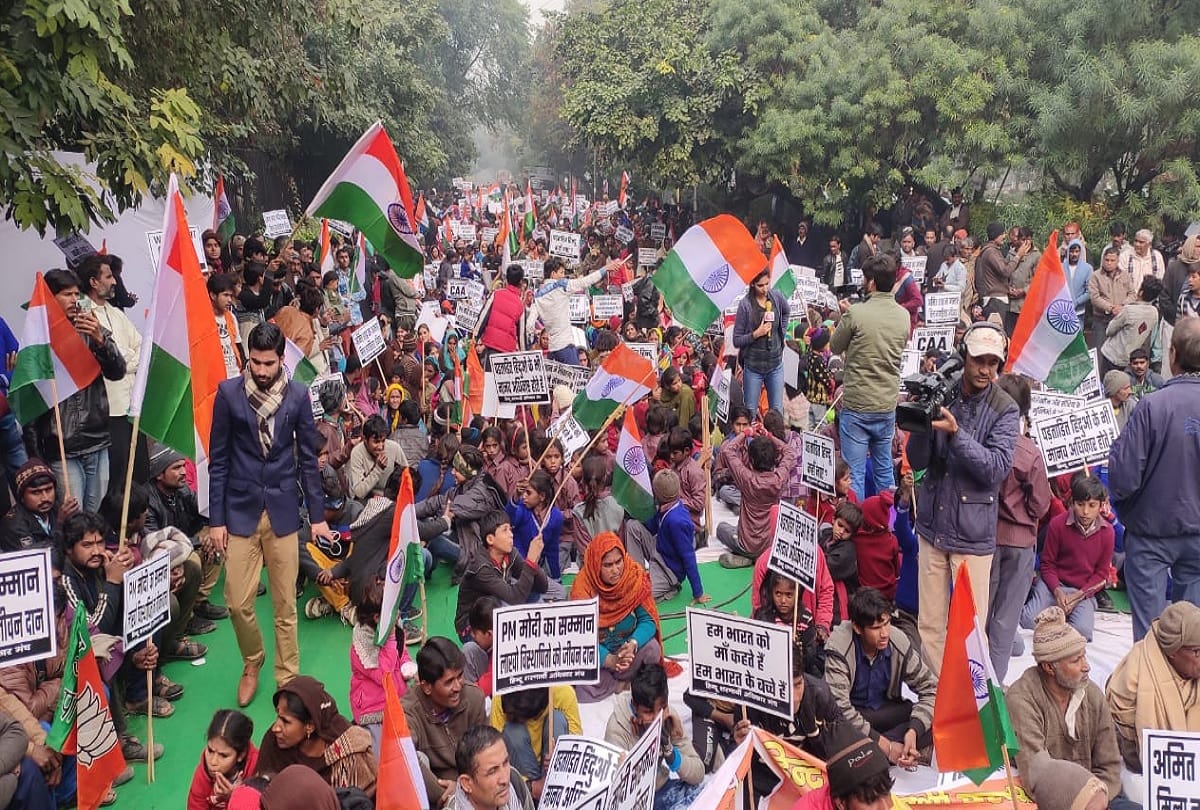 Hindu refugees protest on road in support of CAA near Rajghat
