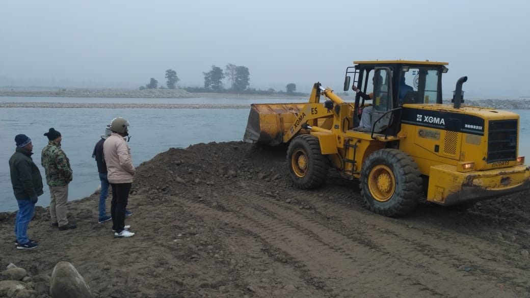 Construction of mineral extraction path in upstream of Sharda started