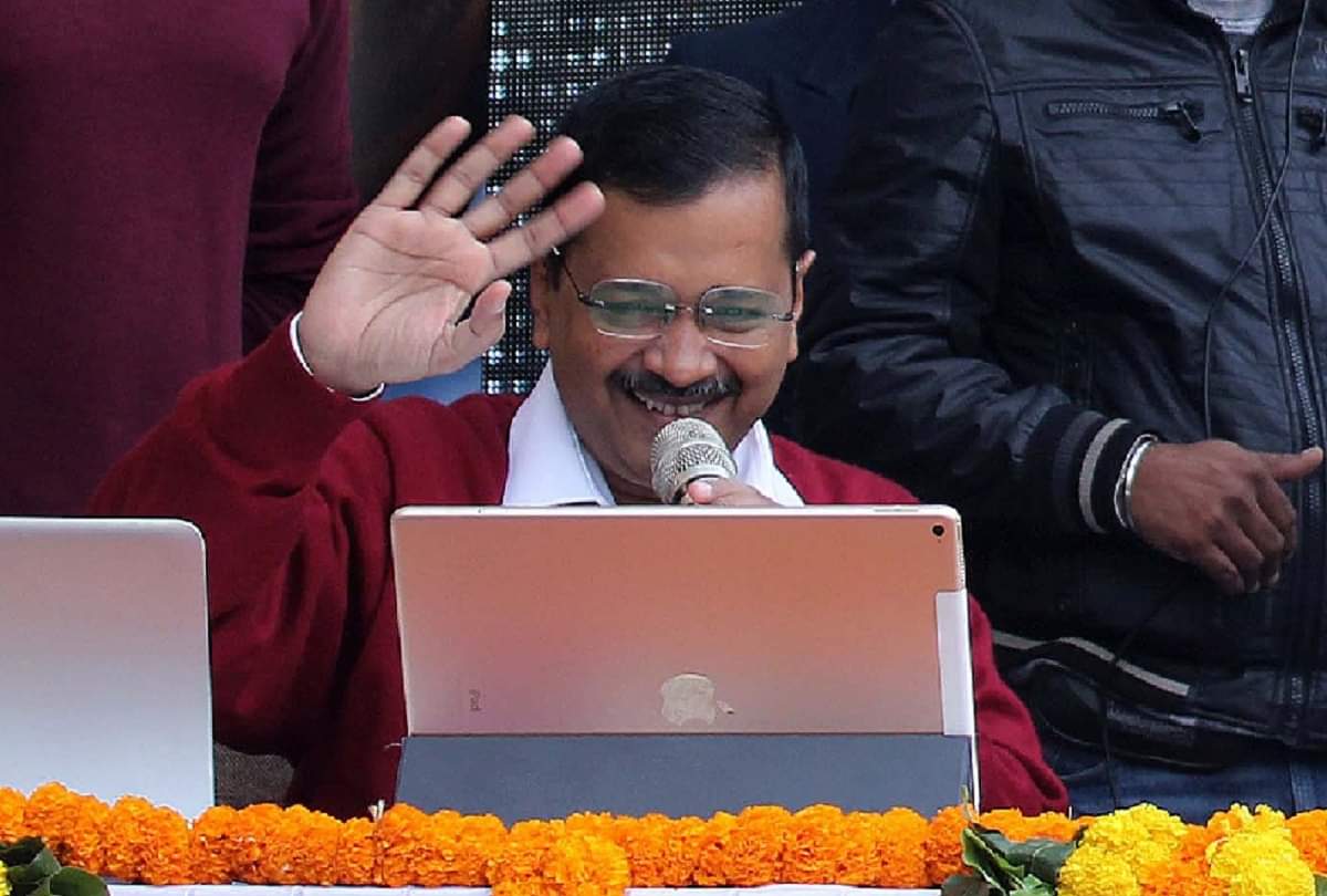 arvind kejriwal launches free WiFi scheme in Delhi from ito