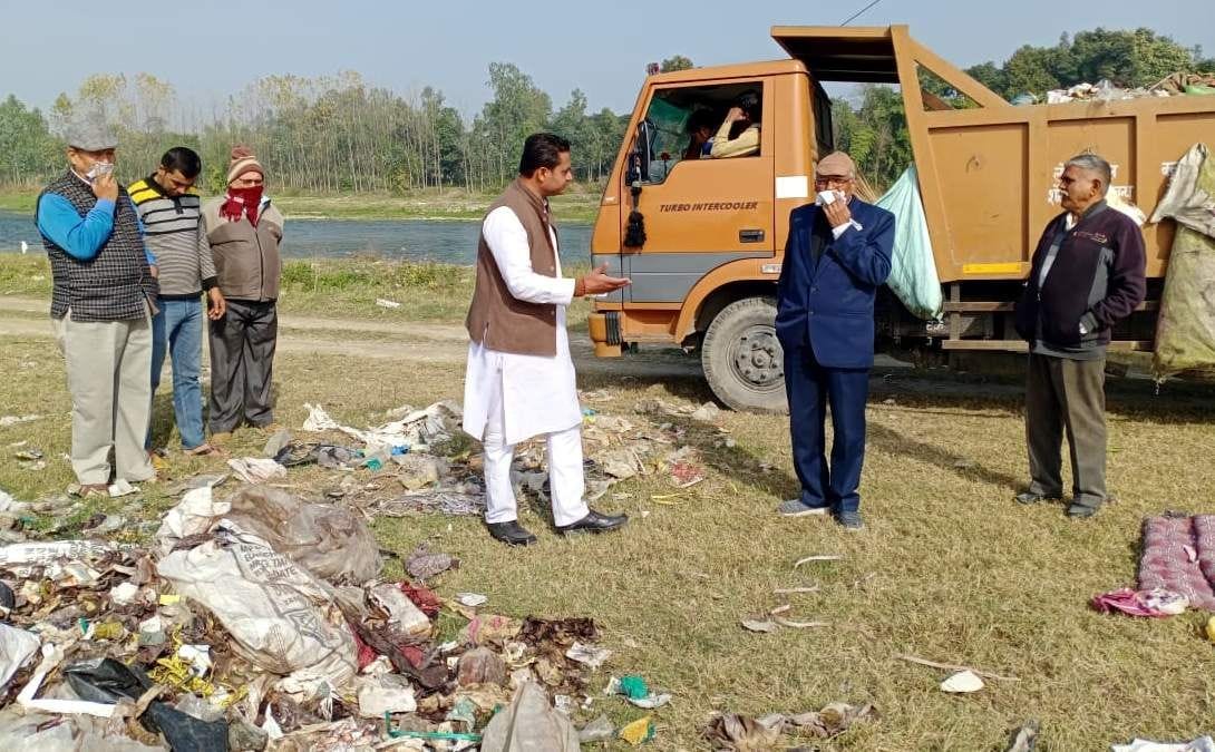 Councilor miffed to see garbage dump on river bank