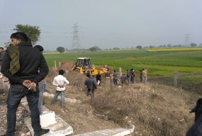 stray animals hit by Rajdhani Express in agra