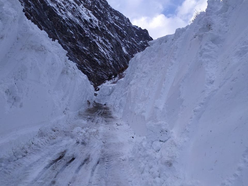Uttarakhand Weather News: BRO Team open Removing Snow from 14 thousand feet high Road