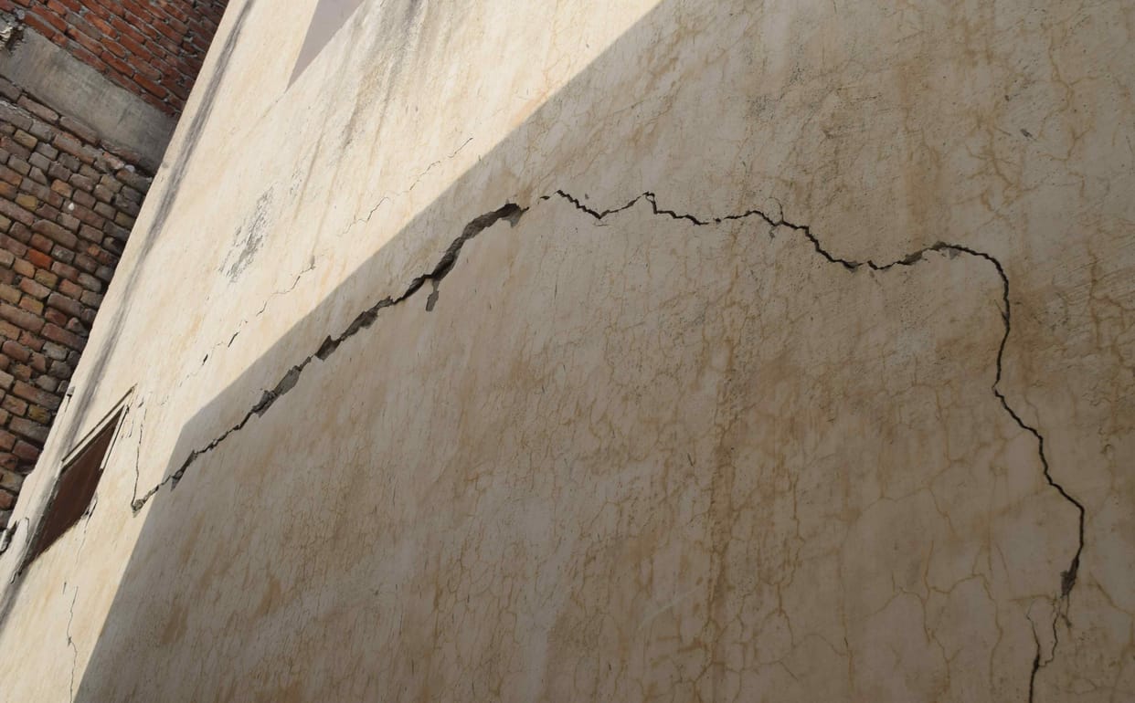 Crack in eight houses including former minister's residence