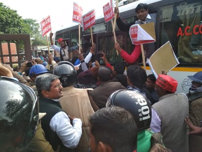samajwadi party workers protest against citizenship amendment act at gorakhpur nagar nigam