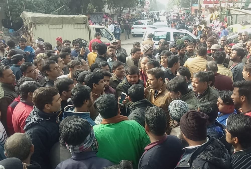 Clash between shopkeepers and businessmen in bhootnath market area.