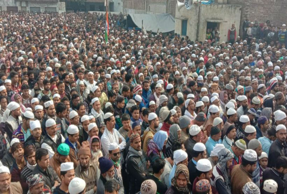 Muslim outfit holds huge anti-CAA protest with family members