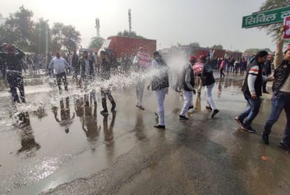 Samajwadi Party Protest in Firozabad Former Mp Akshay Yadav
