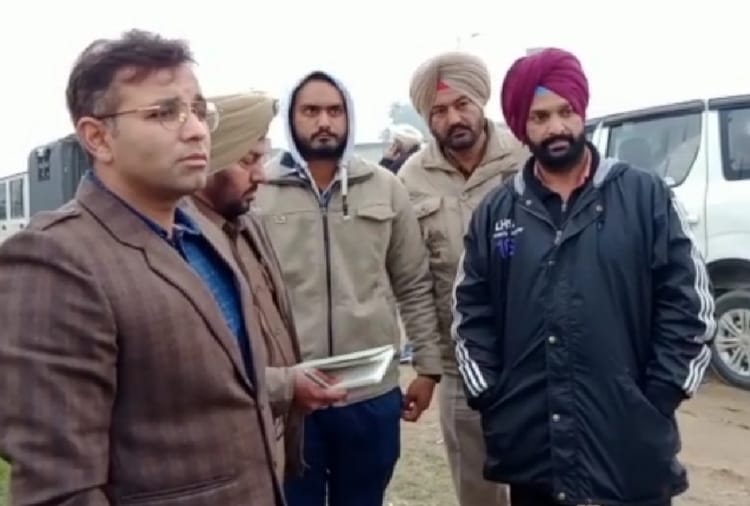 Car Looted on Gunpoint at Punjab's Batala