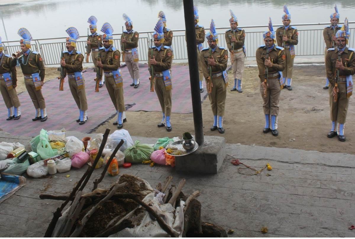 daughter sakshi cremated DIG of CRPF in lucknow