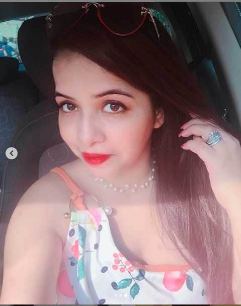 dhinchak pooja was a bigg boss contestant and singer look at her pictures